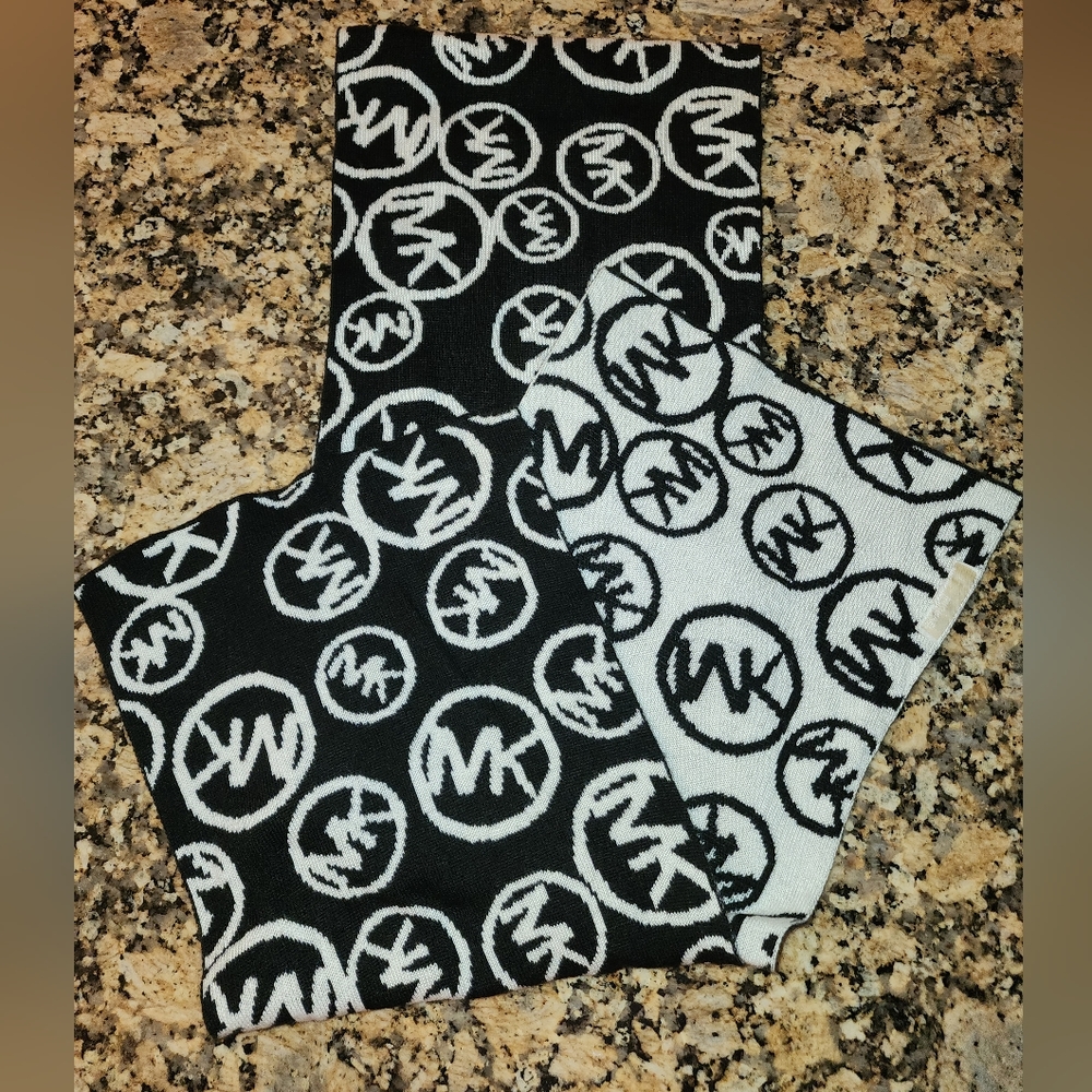 Michael Kors Knit Logo Black & White Scarf